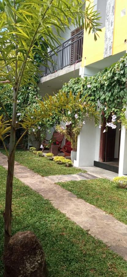 Mandara Rest Bed & Breakfast Hikkaduwa Ngoại thất bức ảnh