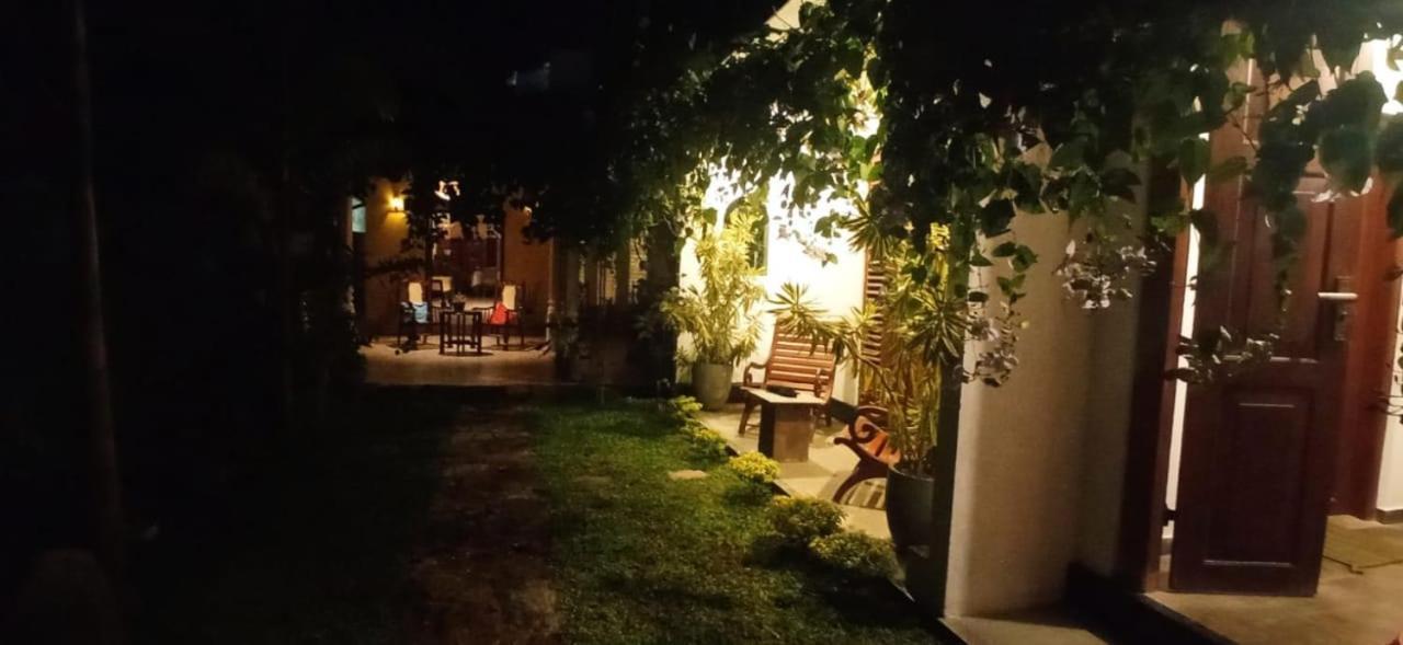 Mandara Rest Bed & Breakfast Hikkaduwa Ngoại thất bức ảnh