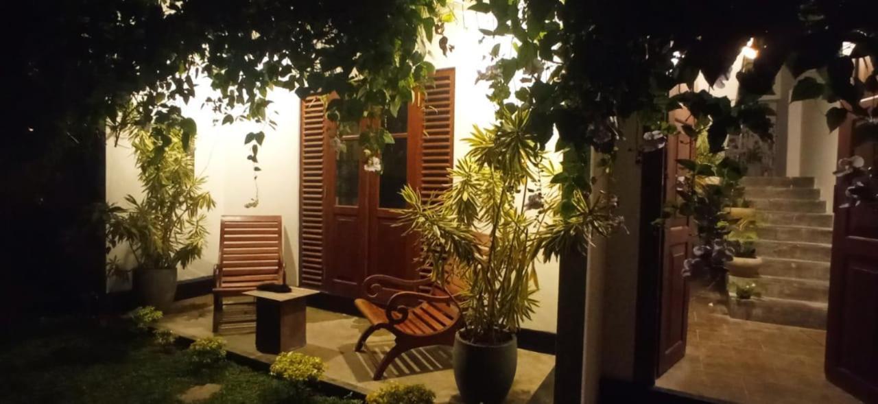 Mandara Rest Bed & Breakfast Hikkaduwa Ngoại thất bức ảnh