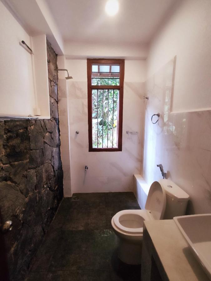 Mandara Rest Bed & Breakfast Hikkaduwa Ngoại thất bức ảnh