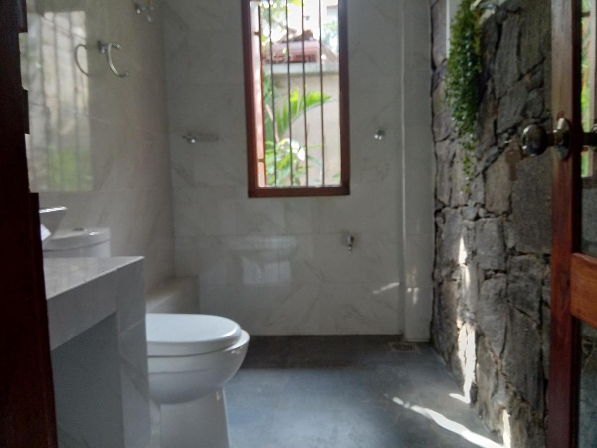 Mandara Rest Bed & Breakfast Hikkaduwa Ngoại thất bức ảnh