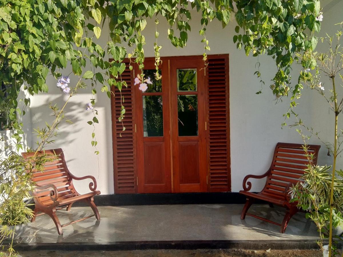 Mandara Rest Bed & Breakfast Hikkaduwa Ngoại thất bức ảnh